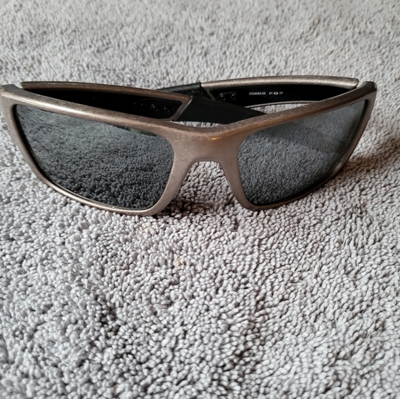 Oakley - Picture 4 of 5